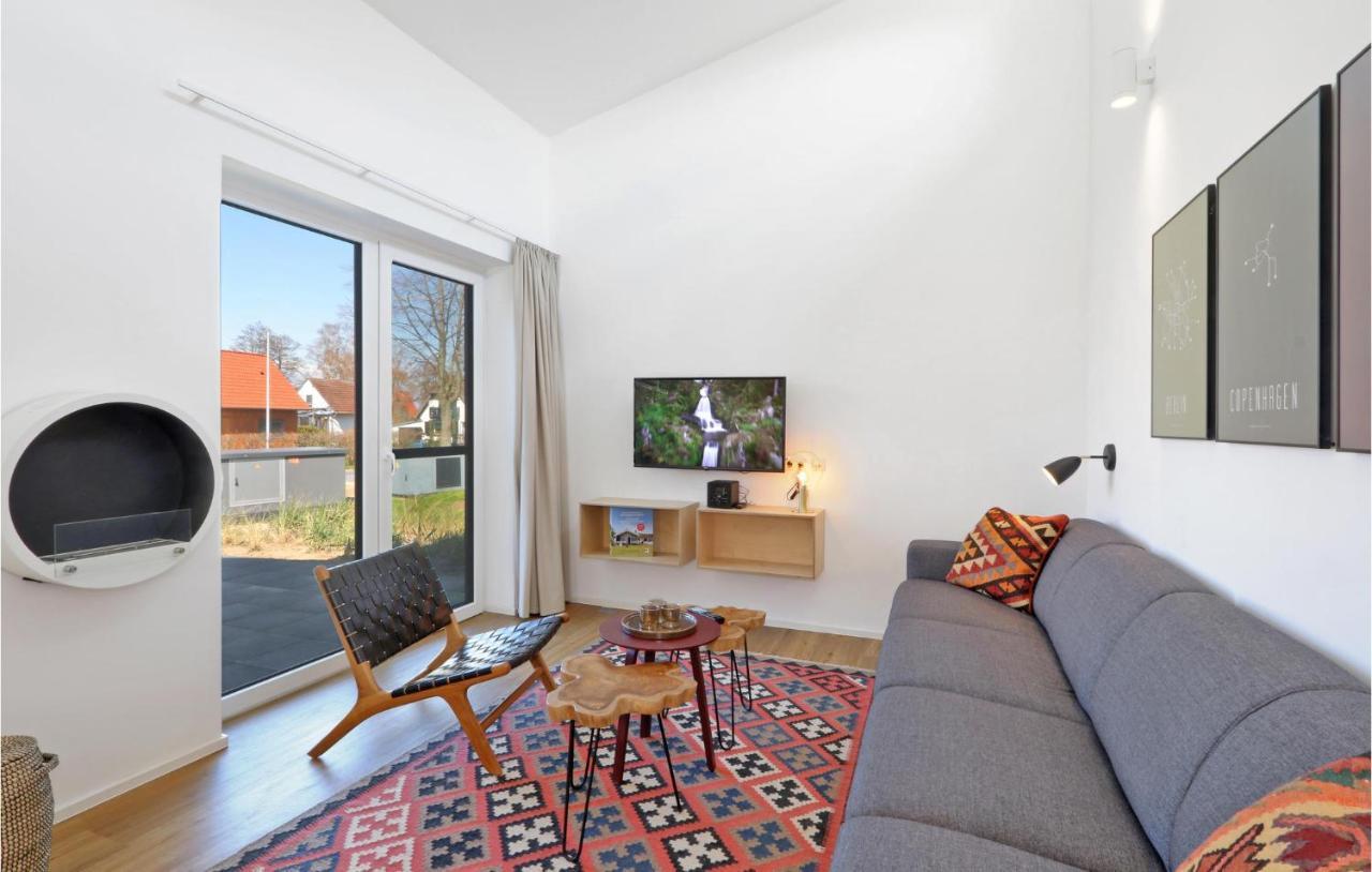 Awesome Home In Lembruch-Duemmer See With Kitchen エクステリア 写真