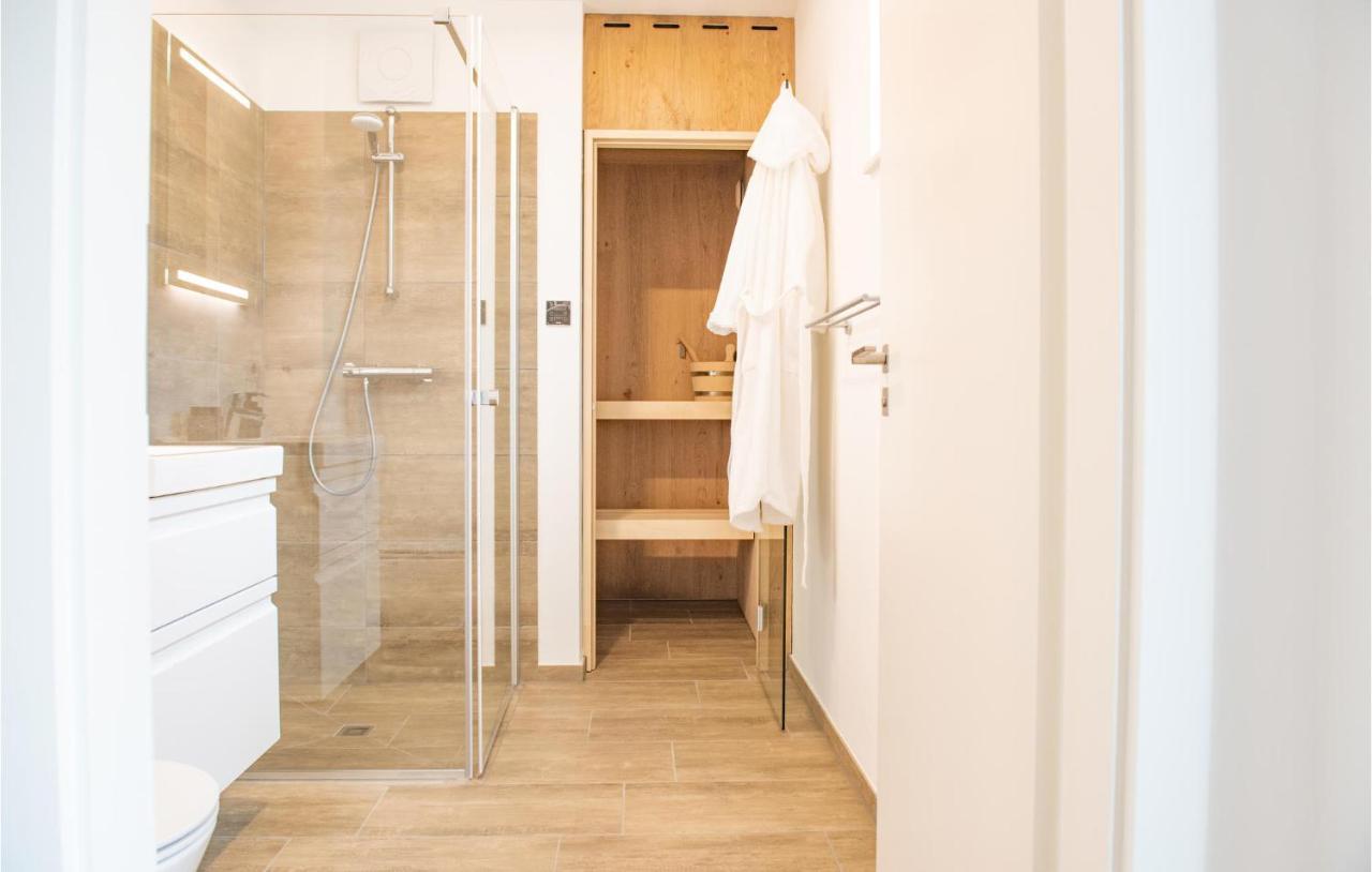 Awesome Home In Lembruch-Duemmer See With Kitchen エクステリア 写真