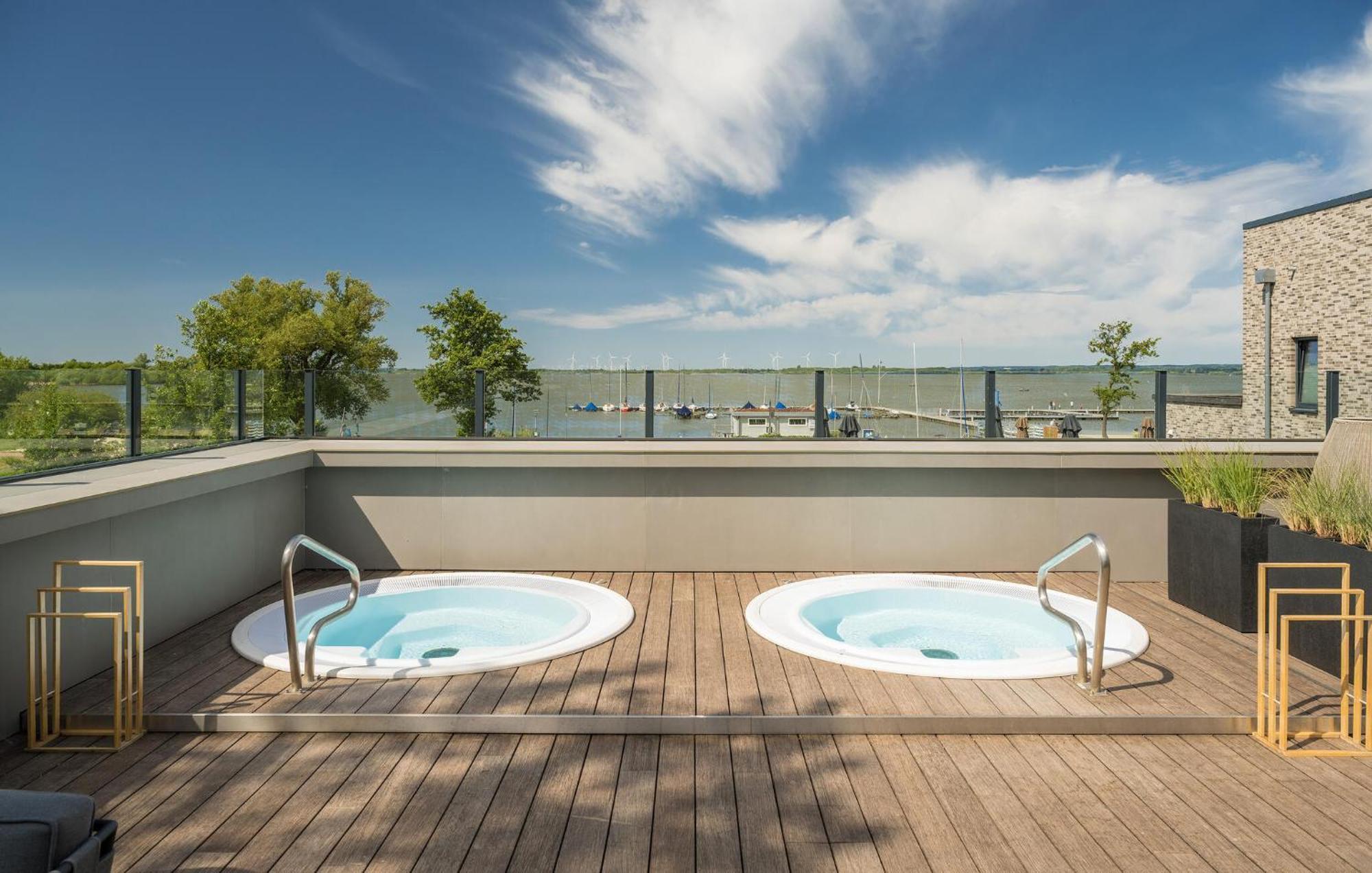 Awesome Home In Lembruch-Duemmer See With Kitchen エクステリア 写真