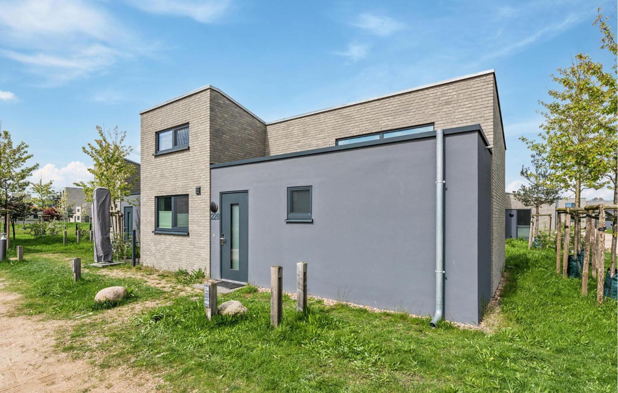 Awesome Home In Lembruch-Duemmer See With Kitchen エクステリア 写真