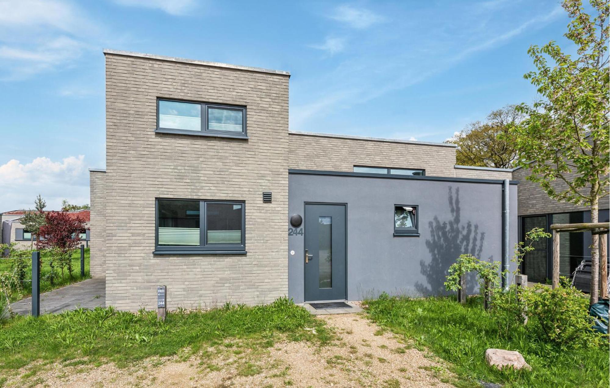 Awesome Home In Lembruch-Duemmer See With Kitchen エクステリア 写真