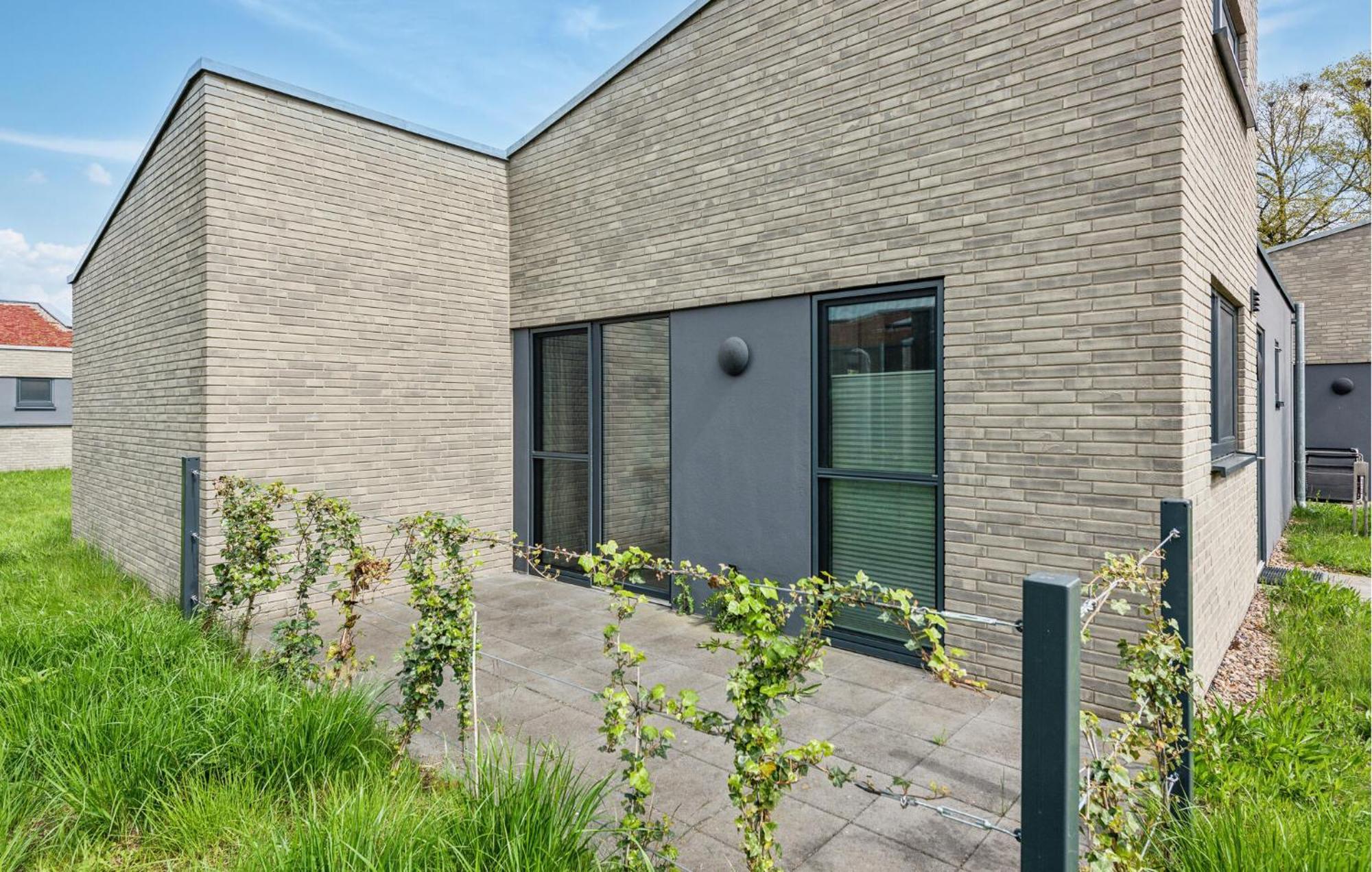 Awesome Home In Lembruch-Duemmer See With Kitchen エクステリア 写真